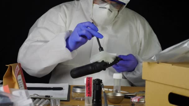 Expert Police Tar Prover Vetenskapligt Laboratorium Konceptuell Bild — Stockvideo