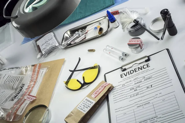 Доказ сумка, поліція наукова лабораторія, концептуальне зображення — стокове фото