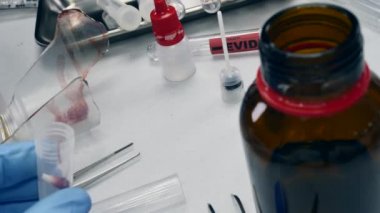 Laboratuvarda analiz edilecek kan örneği içeren bezler