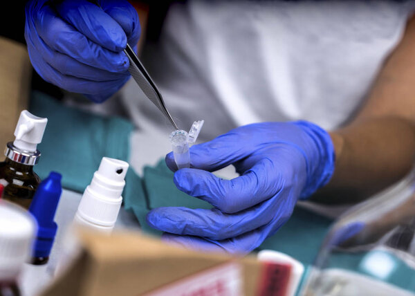 Криминалистическая лаборатория, анализ волос, концептуальный образ