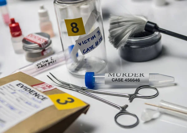 犯罪实验室谋杀案中的血液分析和法医测试工具 概念图像 — 图库照片