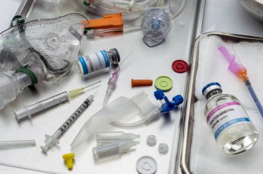 Sars-Cov-2 tarafından enfekte edilen hastada Redemsivir antiviral ilaç, sodyum pentobarbital, kavramsal fikir ile kullanılan ilaç başarısız oldu.,