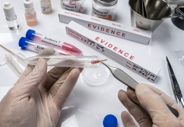  Adli tıp test kiti ile hematolojik analiz suç laboratuarında bir cinayet, kavramsal görüntü
