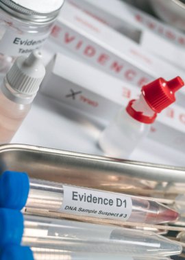 Adli tıp test kiti ile hematolojik analiz suç laboratuarında bir cinayet, kavramsal görüntü