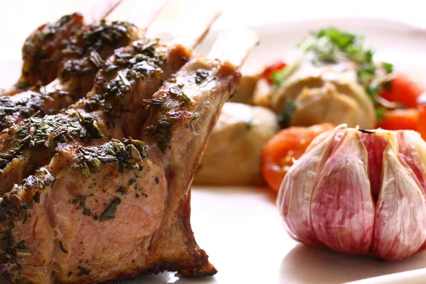 Rack Lamb Spices White Dish Tomatoes Artichokes — Stock Photo, Image