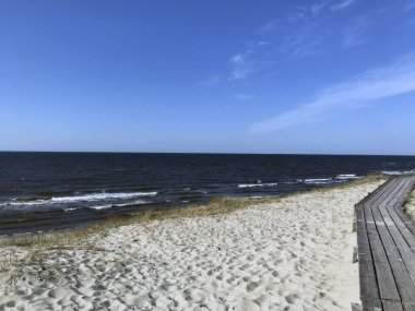 Curonian tükürüğündeki Baltık sahili