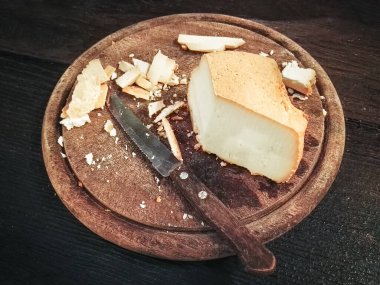 Füme ricotta, tipik rustik italyan peyniri.