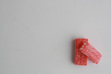 lezzetli kırmızı ve beyaz jöle sakız tuğla