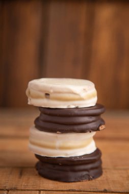 Alfajores Arjantin çikolatalı kek ve dcaramel vardır