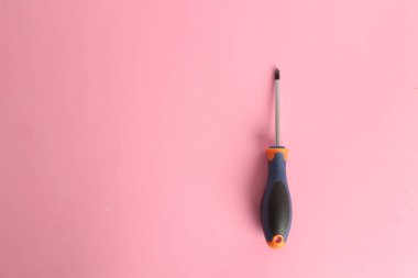 renkli arka planda yıldız tornavida