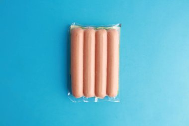 plastik paketlenmiş lezzetli sosis