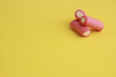 pembe ve beyaz jöle meyan kökü