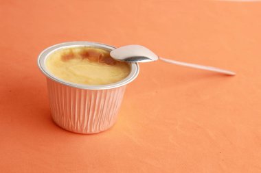 alüminyum kapta lezzetli yumurta böreği