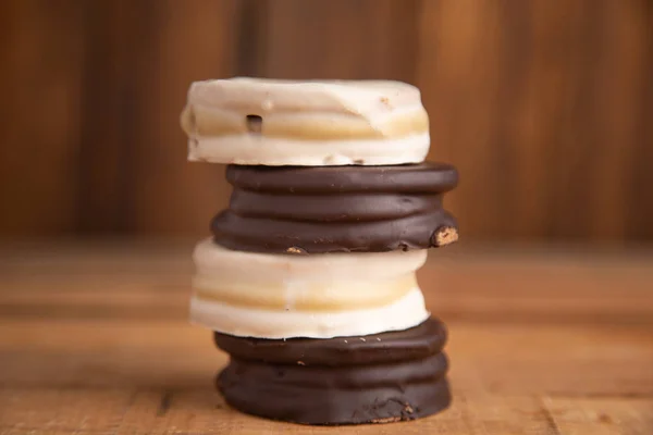 Alfajores Arjantin çikolatalı kek ve dcaramel vardır