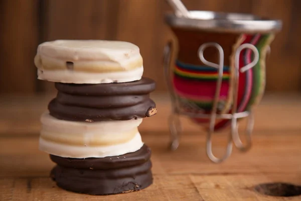 Alfajores Arjantin çikolatalı kek ve dcaramel vardır