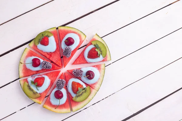 Vegetarisk Pizza Med Vattenmelon Och Andra Frukter — Stockfoto