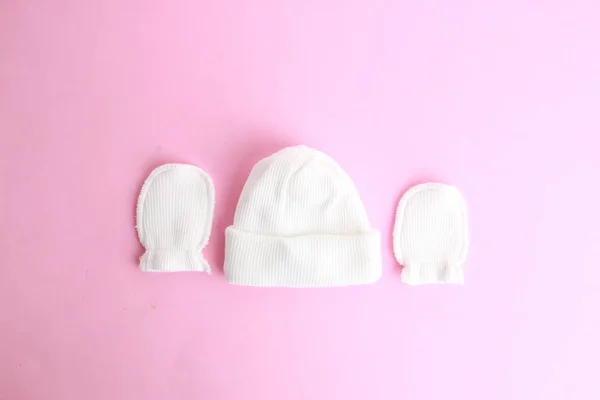 Λευκό Μάλλινο Καπέλο Και Γάντια Για Μωρό — Φωτογραφία Αρχείου