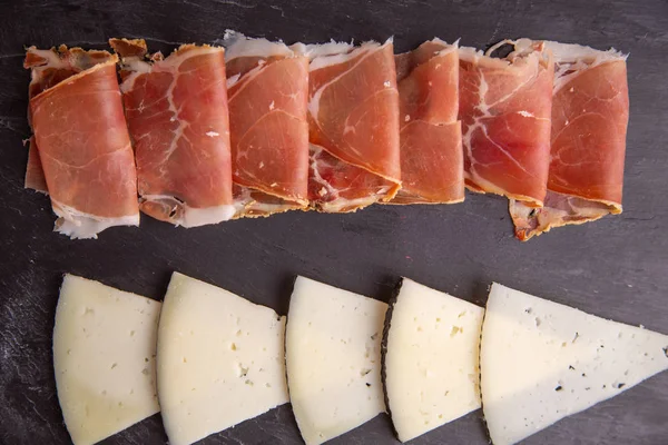 İspanya'dan Serrano peynir ve jambon tablo
