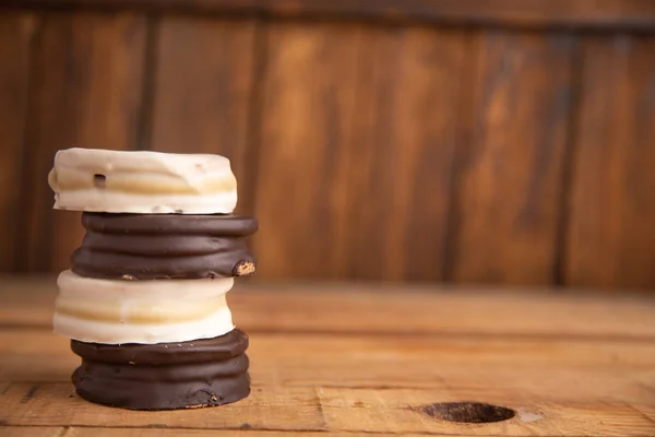 Alfajores Arjantin çikolatalı kek ve dcaramel vardır
