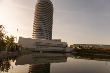 Zaragoza, İspanya 23 Ocak 2019: Zaragoza şehrindeki su kulesi binası