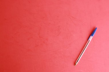 Saragossa İspanya. 18 Eylül 2018, Bic Cristal mavi kalemle damgalandı.