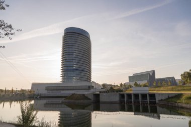Zaragoza, İspanya 23 Ocak 2019: Zaragoza şehrindeki su kulesi binası