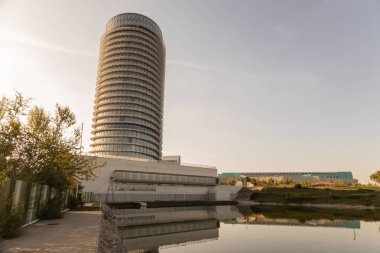 Zaragoza, İspanya 23 Ocak 2019: Zaragoza şehrindeki su kulesi binası