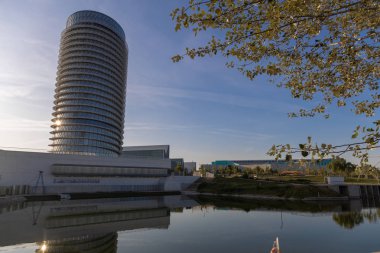 Zaragoza, İspanya 23 Ocak 2019: Zaragoza şehrindeki su kulesi binası