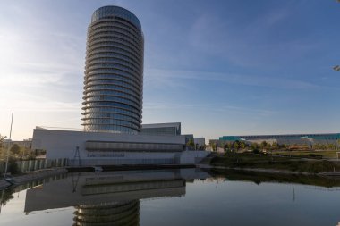 Zaragoza, İspanya 23 Ocak 2019: Zaragoza şehrindeki su kulesi binası