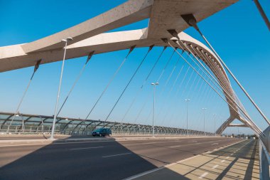 Zaragoza, İspanya 23 Ağustos 2019: Zaragoza şehrindeki üçüncü milenyum köprüsü