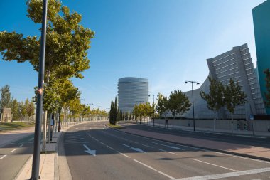 Zaragoza, İspanya 23 Ocak 2019: Zaragoza şehrindeki su kulesi binası