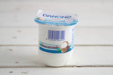 Saragossa İspanya. Haziran 11, 2019, Danone marka şekerli yoğurt