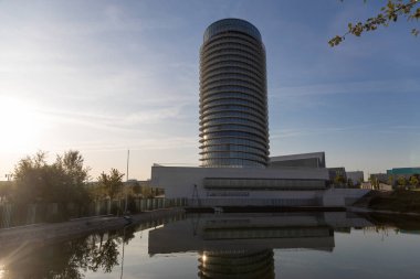 Zaragoza, İspanya 23 Ocak 2019: Zaragoza şehrindeki su kulesi binası