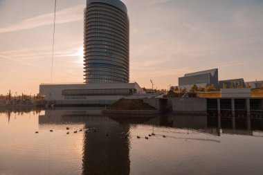 Zaragoza, İspanya 23 Ocak 2019: Zaragoza şehrindeki su kulesi binası