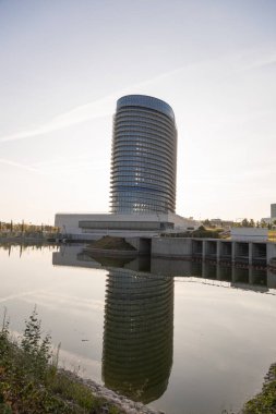 Zaragoza, İspanya 23 Ocak 2019: Zaragoza şehrindeki su kulesi binası