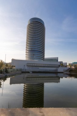 Zaragoza, İspanya 23 Ocak 2019: Zaragoza şehrindeki su kulesi binası