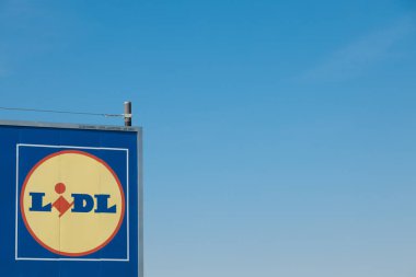 Zaragoza, İspanya 23 Ağustos 2019: Lidl markasının süpermarket posteri