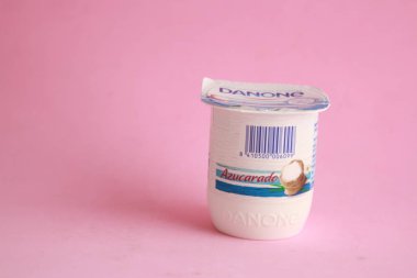 Saragossa İspanya. Haziran 11, 2019, Danone marka şekerli yoğurt