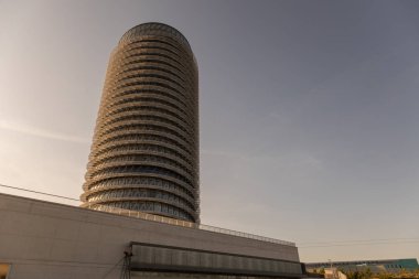 Zaragoza, İspanya 23 Ocak 2019: Zaragoza şehrindeki su kulesi binası