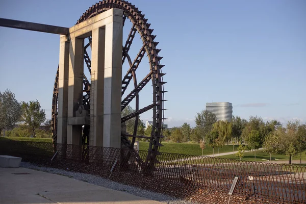 Zaragoza Spanje Augustus 2019 Waterpark Naast Het Elektriciteitsbedrijf Endesa Zaragoza — Stockfoto