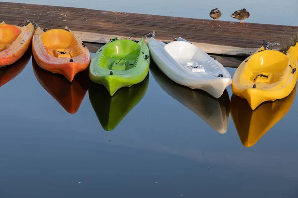 Molhe Lagoa Cidade Zaragoza Espanha Com Canoas Barcos — Fotografia de Stock