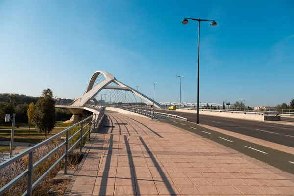 Зарагоза Испания Августа 2019 Года Мост Третьего Тысячелетия Городе Сарагоса — стоковое фото