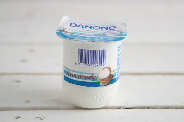 Saragossa İspanya. Haziran 11, 2019, Danone marka şekerli yoğurt
