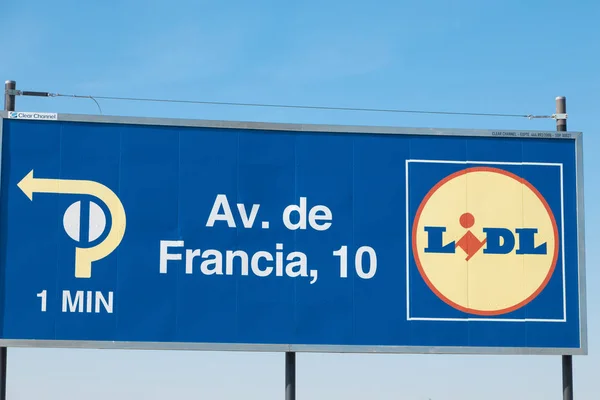 Zaragoza, İspanya 23 Ağustos 2019: Lidl markasının süpermarket posteri