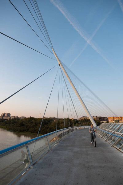 ZARAGOZA, Испания 23 января 2019 года: волонтерская аллея в Сарагосе, Испания
