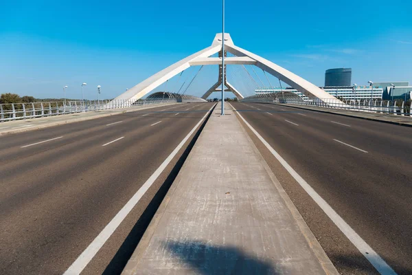Зарагоза Испания Августа 2019 Года Мост Третьего Тысячелетия Городе Сарагоса — стоковое фото