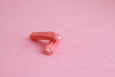 pembe ve beyaz jöle meyan kökü