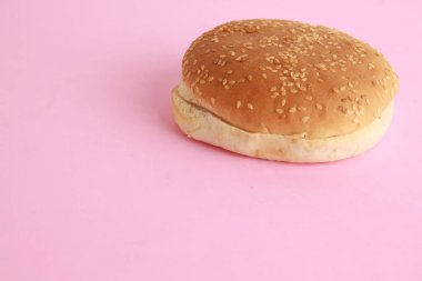 Hamburger topuz susam ile