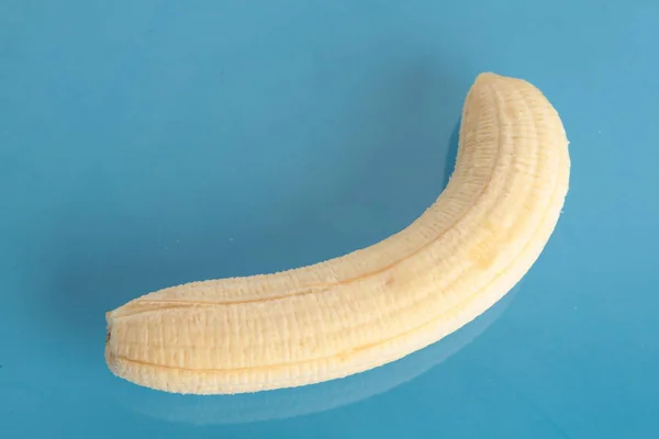 Banana Aberta Fundo Colorido — Fotografia de Stock