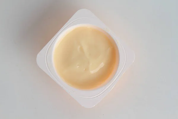 Crème Anglaise Emballée Dans Récipient Plastique — Photo